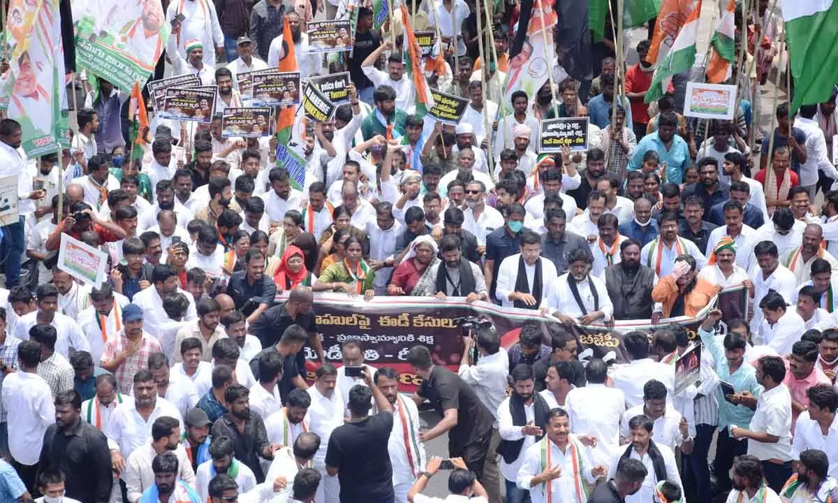 Telangana Congress leaders protesting at ED office in city on Monday  	Photo: Adula Krishna