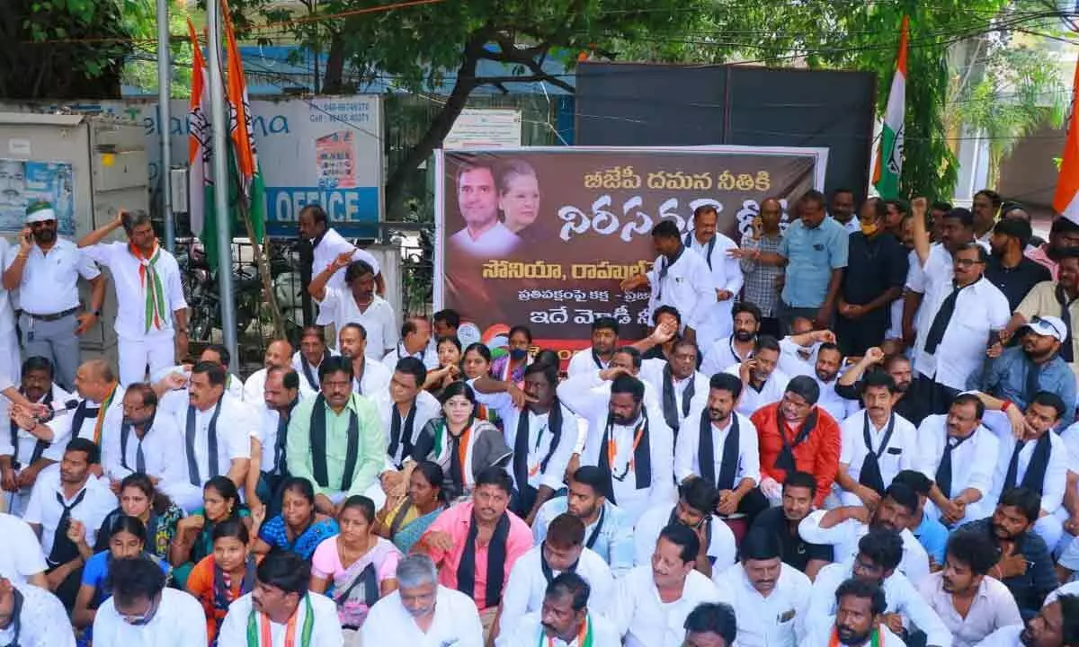 Congress continues its protest on 2nd day at ED office in Hyd