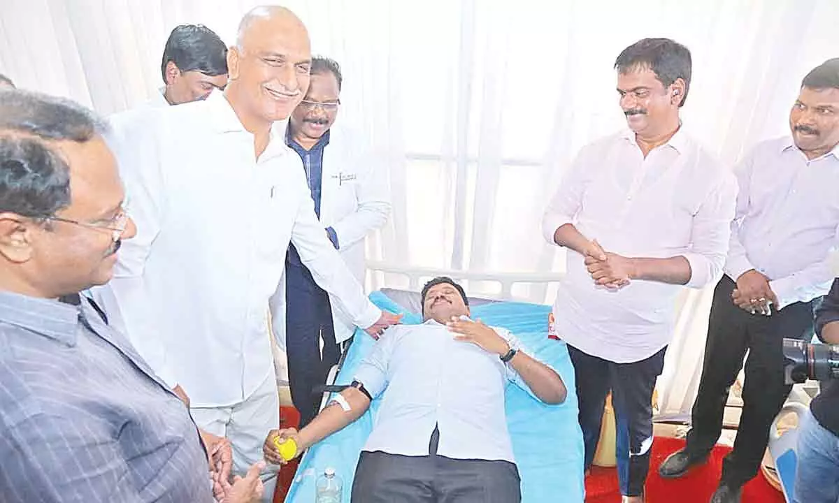 Donating blood is an act of solidarity: Harish Rao