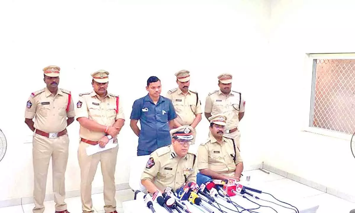Additional Director General of Police Kumar Viswajit explaining the details of the kidnap case to media in Vijayawada on Tuesday
