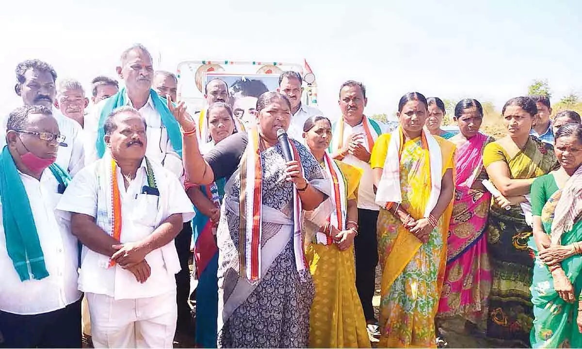 TRS, BJP are anti-farmer: Seethakka