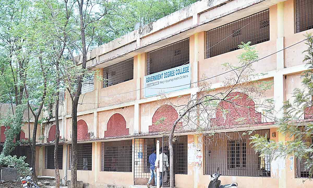 most-govt-degree-colleges-in-city-struggling-with-poor-facilities