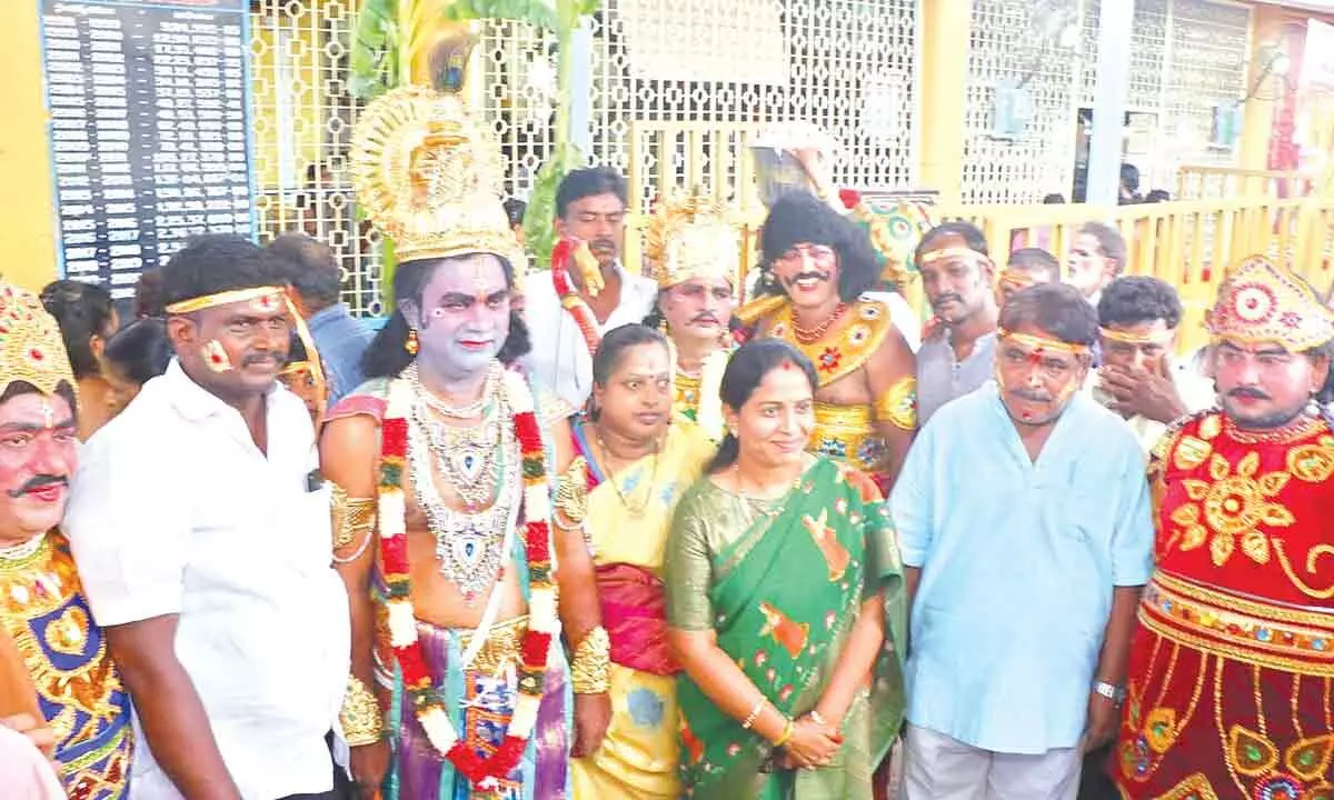 Mayor Dr R Sirisha along with Rayalaseema Rangasthali members who offered prayers to Goddess Gangamma on the fourth Tuesday after the conclusion of week-long Jathara at the Thathaiah Gunta Gangamma temple in Tirupati
