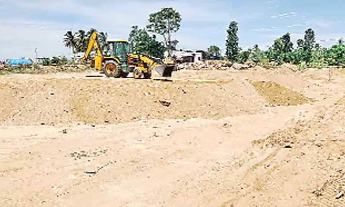 Ground levelling works are going on at Naidus site in Kuppam. Chandrababu Naidu completes all formalities to start construction soon. Kiran Kumar Reddy to build a house in his native Nagaripalle