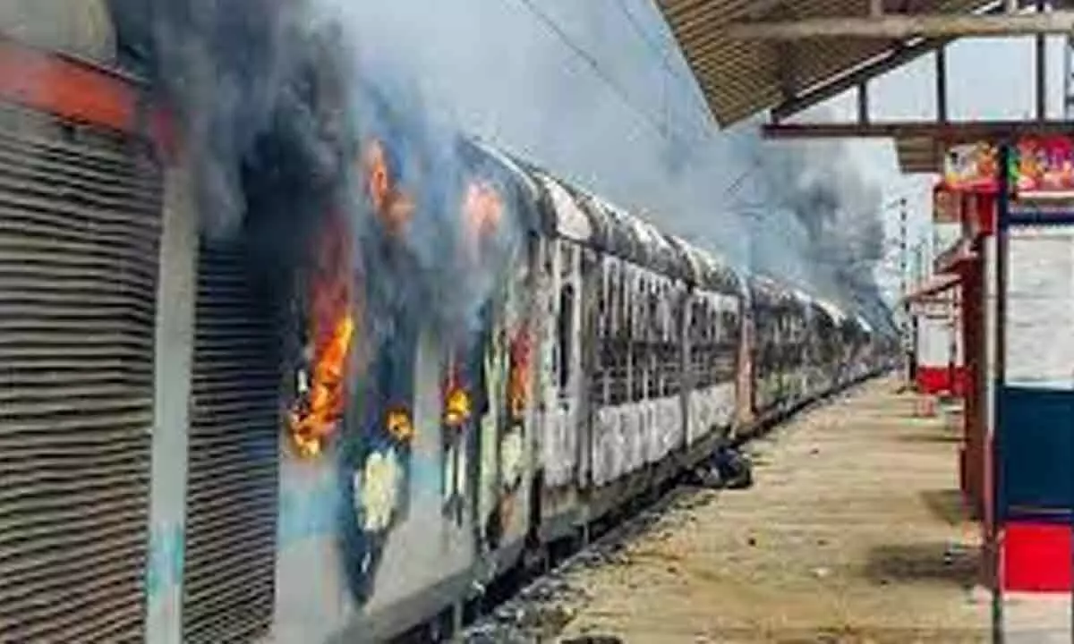 Agnipath row: Protestors block railway tracks in Bengal, services hit