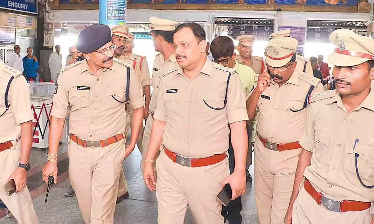 Tirupati SP P Parameswar Reddy and other police officials reviewing the security arrangements at the station