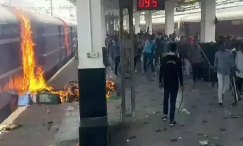 Secunderabad: Stalls at station bear the brunt of furious protest