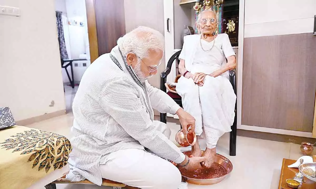 Modi pens emotional note on mother Heerabas 100th birthday