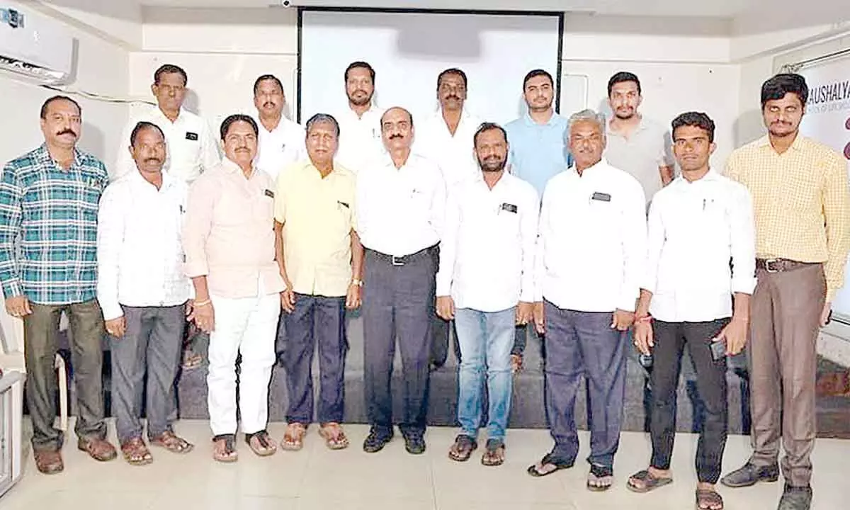 The Director Kapil Group, faculty of the training programme D Bal Reddy is in the middle of the first row with Vaktha participants