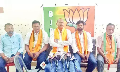 BJP Kisan Morcha State president Kondapalli Sridhar Reddy addressing the media at Paleru in Khammam district on Saturday