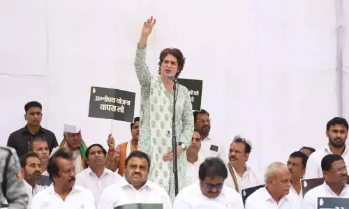 Throw out govt: Priyanka leads Agnipath protest in Delhi