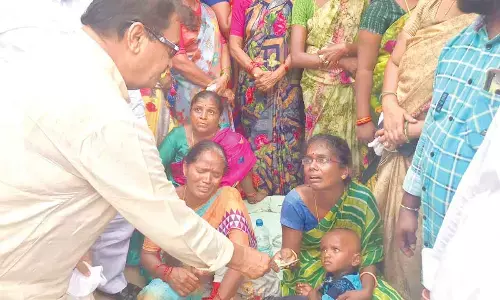 Congress blames authorities for RTC drivers suicide, demands compensation