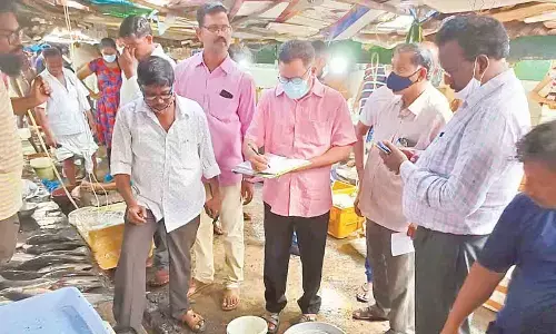 Vigilance and Enforcement officials conducting raid on a fish market in Vijayawada on Sunday