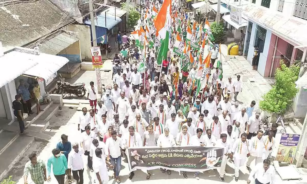 Congress activists taking out a rally against Agnipath scheme and demanding withdrawal of cases filed against Sonia Gandhi and Rahul Gandhi in Nagari town on Monday