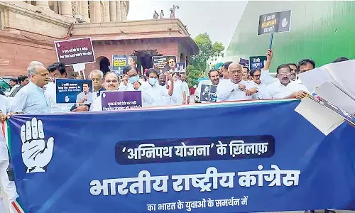Congress leaders march towards Presidents House from Parliament House against the Centres Agnipath scheme, in New Delhi on  Monday