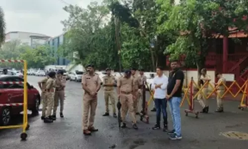 25 Shiv Sena MLAs in Surat hotel, Maharashtra Minister Eknath Shinde too arrives early morning