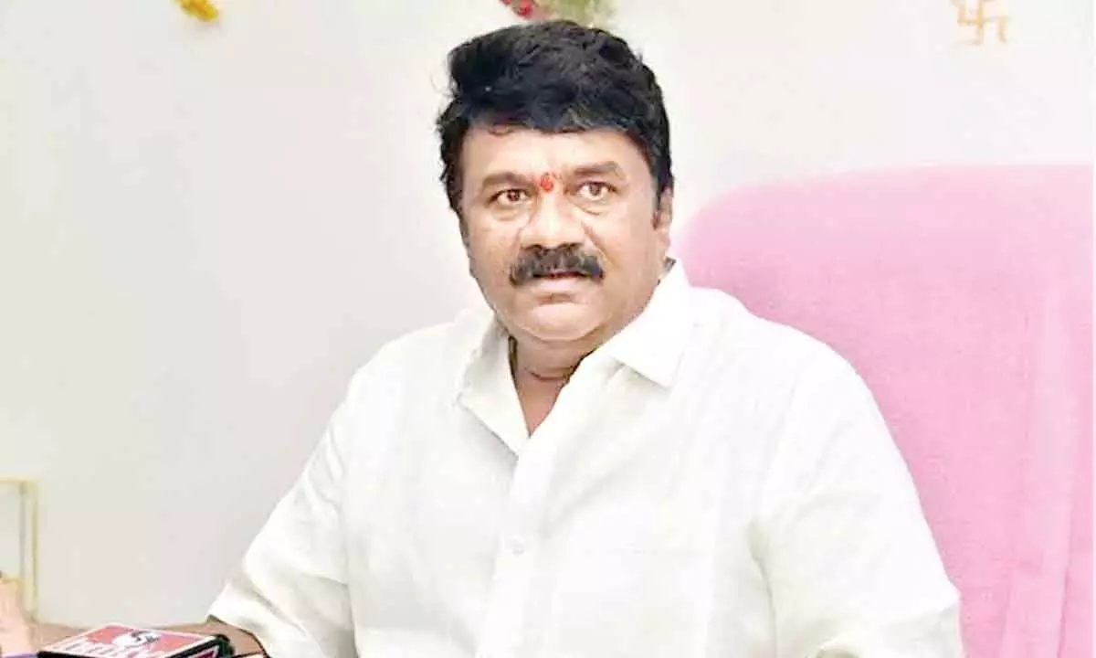 Talasani asks Film Chamber to resolve issues of cine workers