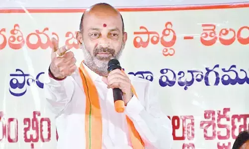 Bandi demands CM to release paddy payments to farmers