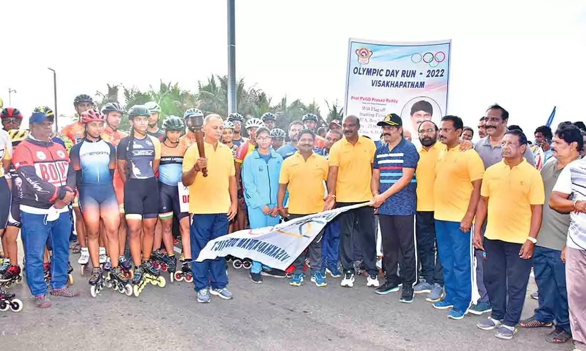 AU VC PVGD Prasad Reddy, among others, flagging off Olympic Run at RK Beach in Visakhapatnam on Thursday