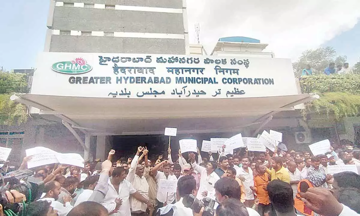 Hyderabad: Protesting GHMC workers seek permanent jobs