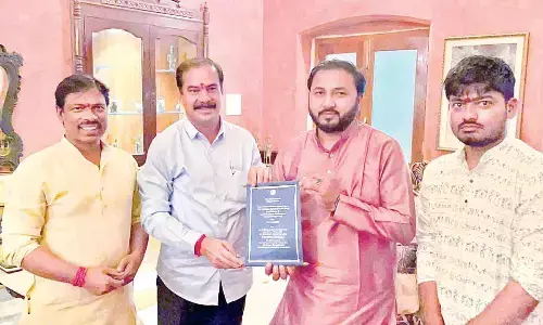 Chief Whip D Vinay Bhaskar, Telangana State Department of Culture Director Mamidi Harikrishna and team of Research of Culture and Heritage (TORCH) secretary Aravind Arya Pakide inviting Kakatiya descendent Kamal Chandra Bhanj Deo for the Kakatiya Saptaham programme (to be held in Warangal) at Jagdalpur in Chhattisgarh on Thursday