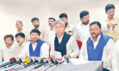 MRPS founder president Manda Krishna Madiga addressing a press conference in Hanumakonda on Thursday