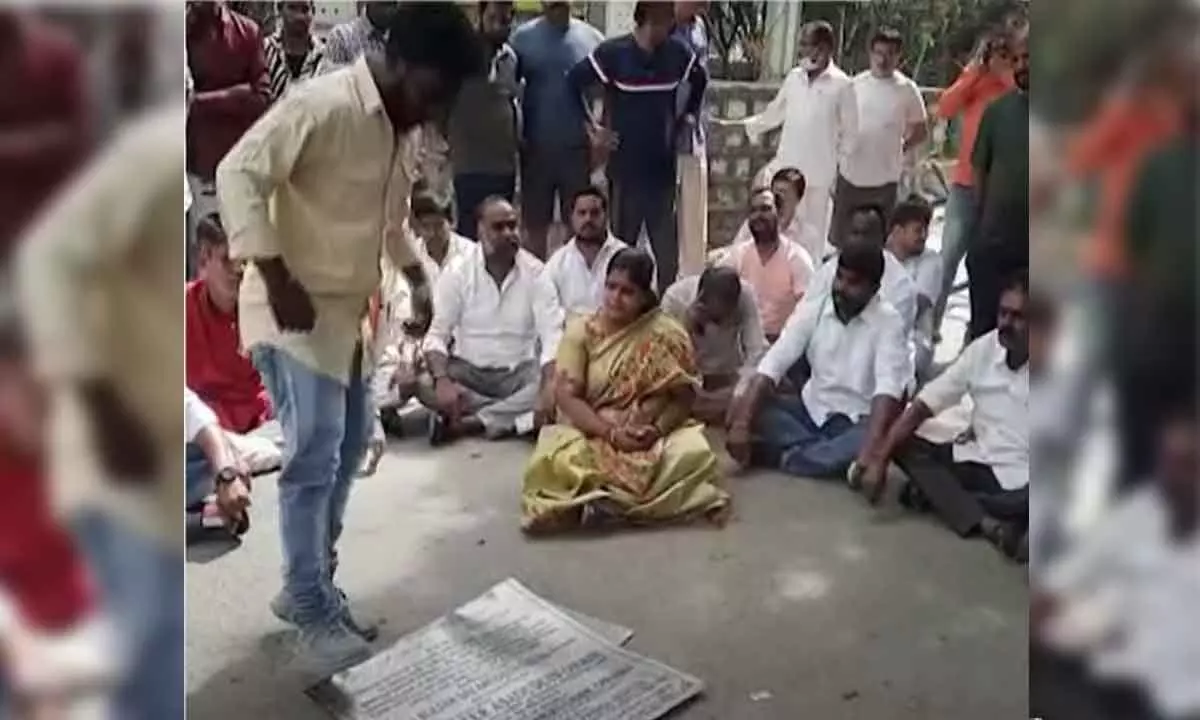 Tension grips at IS Sadan division as BJP corporator stages dharna over protocol issue