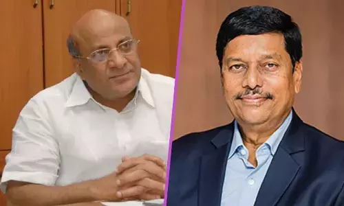 Namaste Telangana Chairman and Managing Director Divakonda Damodar Rao; Hetero Pharma founder Bandi Parthasarathy Reddy