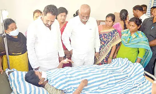 TDP leaders N Amaranatha Reddy and Dora Babu called on K Hemalatha at govt hospital in Chittoor on Thursday night
