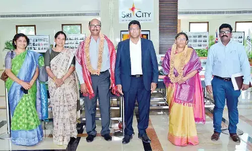 Sri City MD Ravindra Sannareddy with Vikrama Simhapuri University VC Prof GM Sundaravalli, Registrar Dr L Vijaya Krishna Reddy and other faculty of the university.