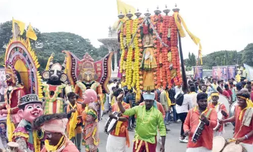 Colourful procession marks Kempe Gowda Jayanti