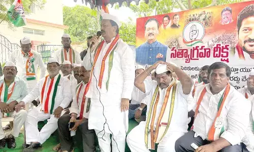 Kamareddy: Congress questions KCRs silence on Agnipath