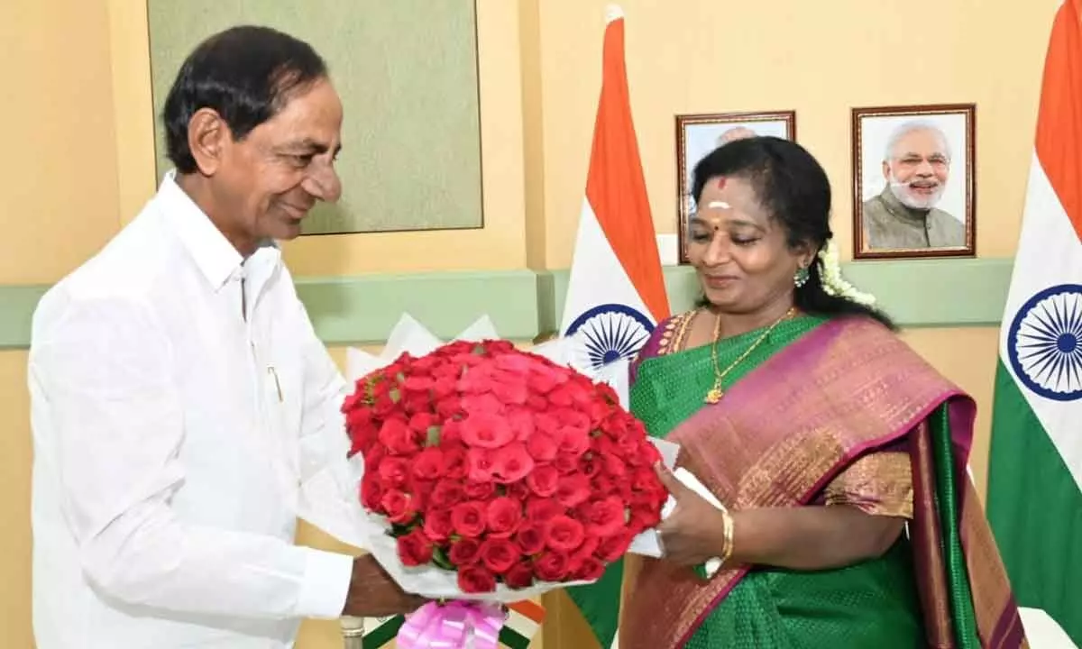Telangana Chief Minister K. Chandrasekhar Rao on Tuesday visited the Raj Bhavan and shared dais with Governor Tamilisai Soundararajan