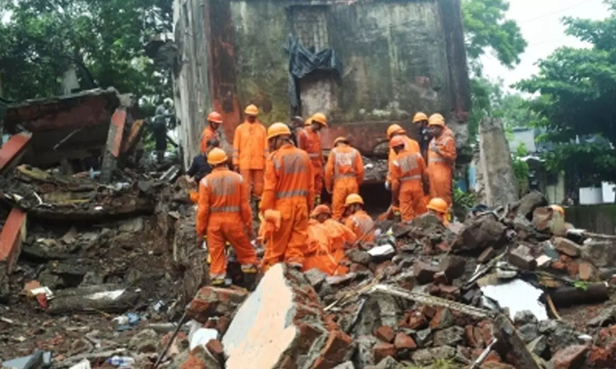 Toll in Mumbai residential building crash mounts to 10, 13 injured
