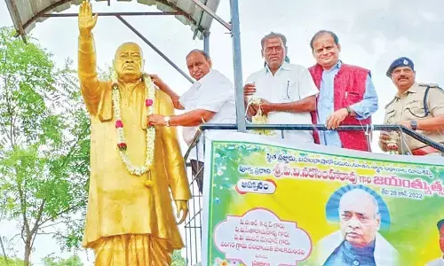 Rich tributes paid to former PM PV