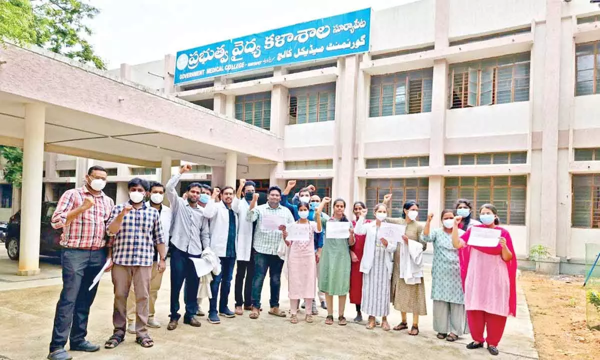 Hyderabad: Senior doctors begin boycott of services in govt hospitals