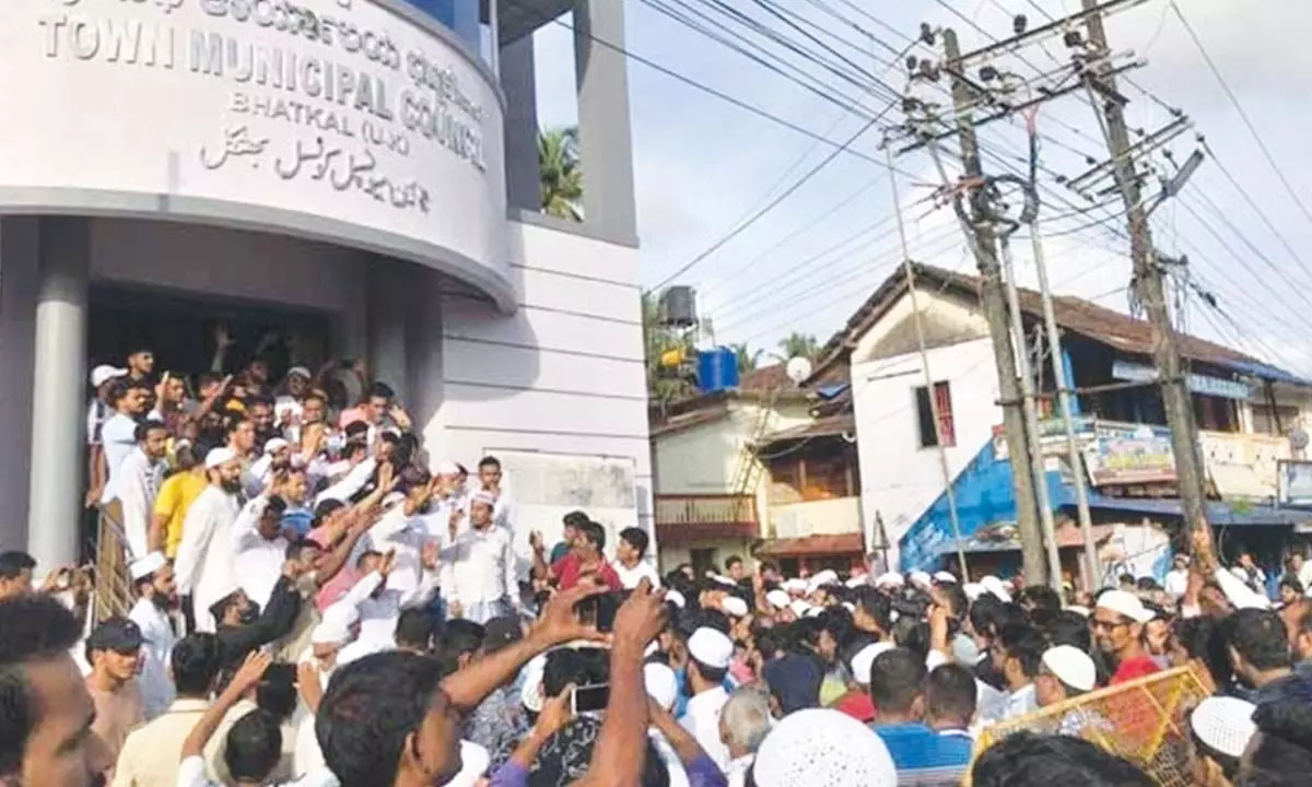 Bhatkal tense over Urdu signboard on civic agency building