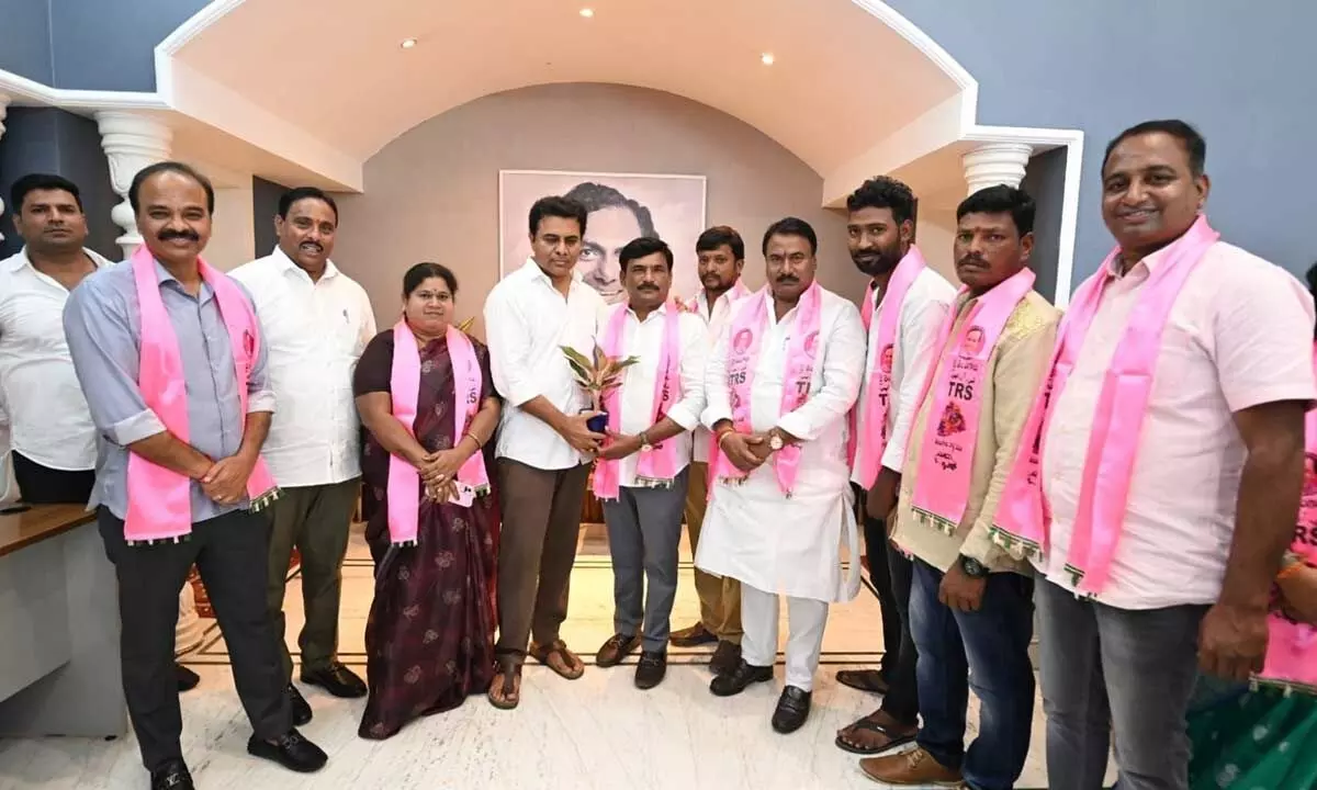 4 Hyderabad BJP corporators switch to TRS on eve of NE meeting