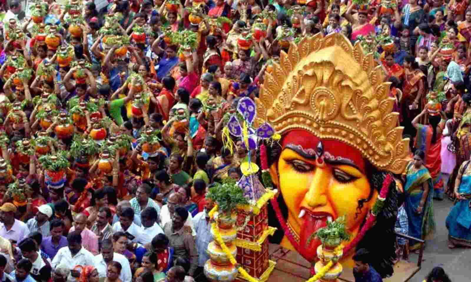Hyderabad: Golconda Bonalu to begin today, devotees to worship ...