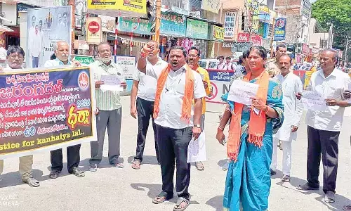 VHP and Bajrang Dal activists raising slogans against terrorists at Nalugu Kaalla Mandapam in Tirupati on Thursday.