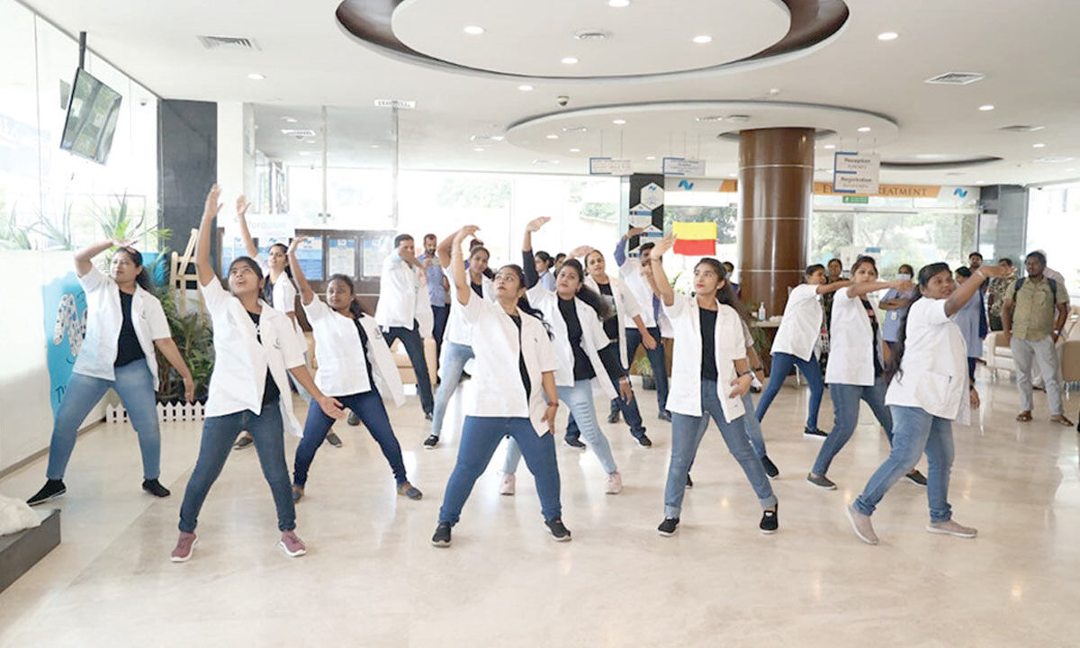 Flash mob tribute to doctors on Doctor's Day