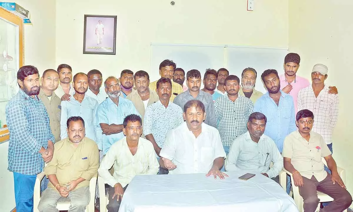 Telangana Auto Drivers Union (TADU) president, senior advocate and TRS leader Gudimalla Ravi Kumar addressing a press conference in Warangal on Saturday