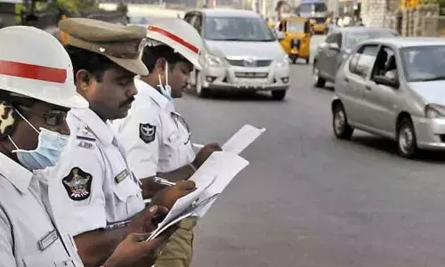 TRS leaders violate traffic rules under nose of cops