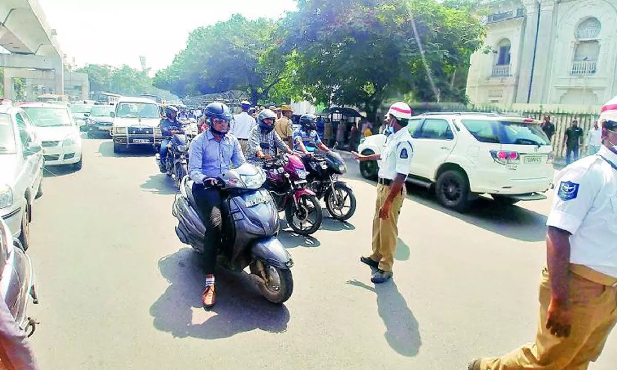 VIPs thronging Hyderabad triggers traffic congestion