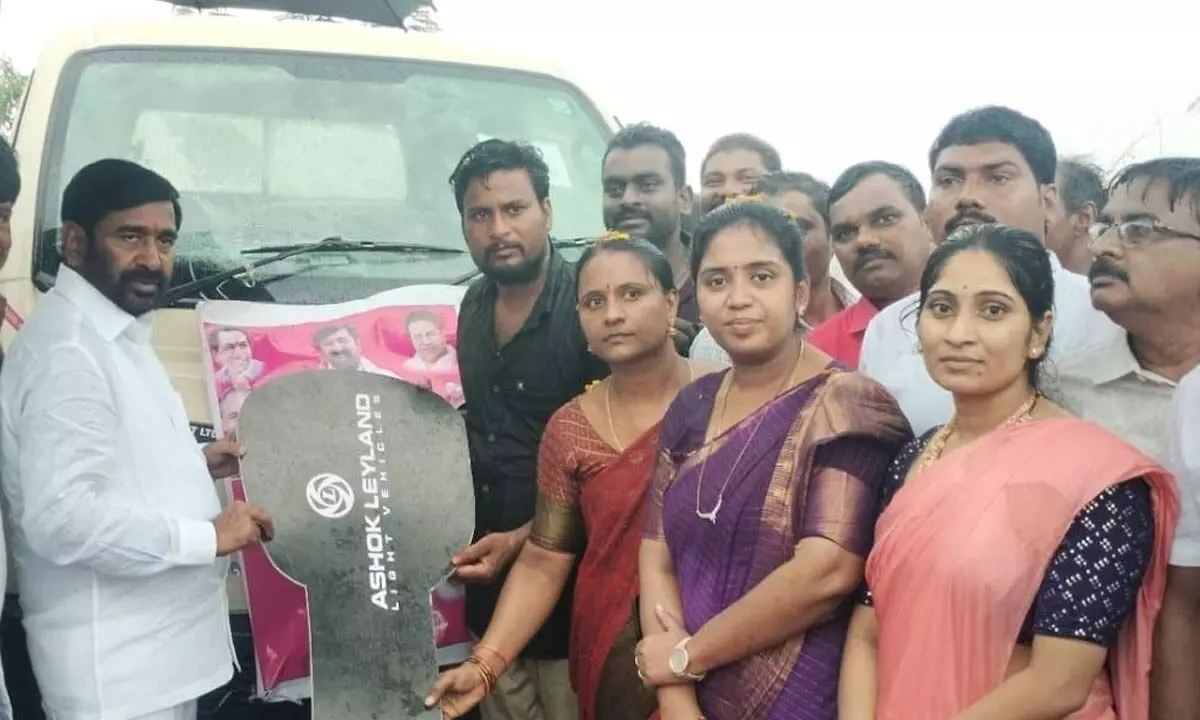 Minister Jagadish Reddy handing over vehicle to a beneficiary under Dalit Bandu scheme in a programme held at Jamistanpalli of Munugodu constituency on Sunday, local ZPTC Naraboina Swaroopa Rani Ravi also seen