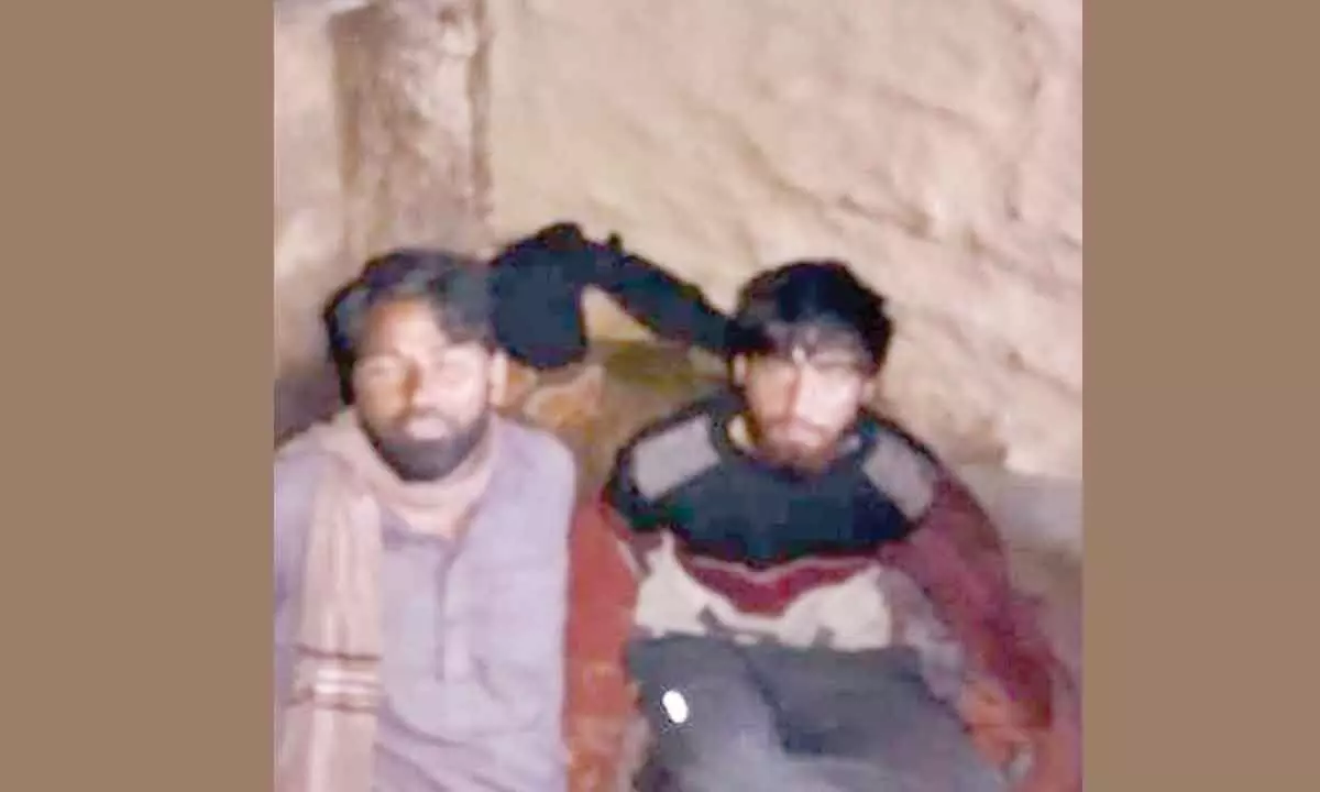 Villagers nab 2 Lashkar terrorists