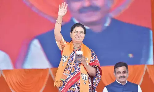 BJP tars TRS govt in graft paint