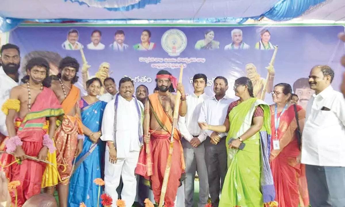 Deputy Chief Minister and Tribal Welfare Minister Peedika Rajanna Dora participating in the 125th birth celebrations of Alluri Sitarama Raju in Anakapalli on Monday