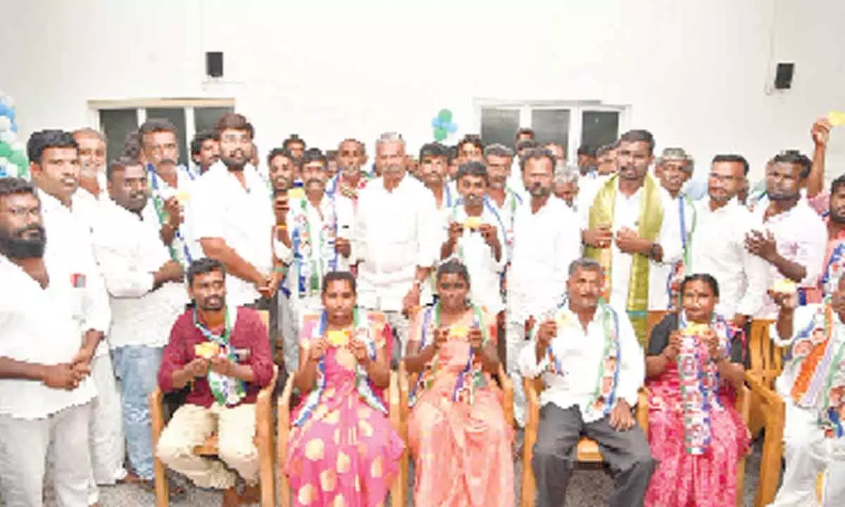 TDP workers from Gudipala mandal in Kuppam constituency joining the YSRCP in the presence of Minister Peddireddi Ramachandra Reddy in Tirupati on Tuesday. Kuppam YSRCP leader KRG Bharat is also seen.