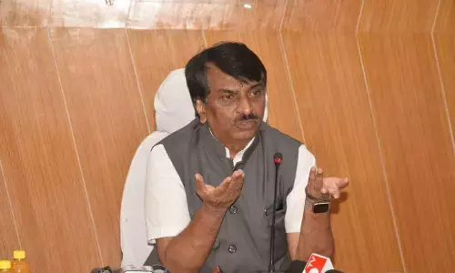 SVVU vice-chancellor Dr V Padmanabha Reddy addressing media persons at universtiy administrative building in Tirupati on Tuesday